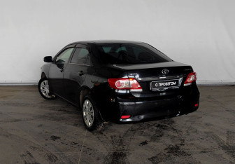 Подержанный автомобиль Toyota Corolla Sedan 2010 года (4 фото)