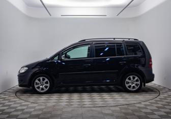 Подержанный автомобиль Volkswagen Touran 2008 года (8 фото)