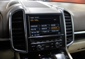 Подержанный автомобиль Porsche Cayenne 2013 года (20 фото)