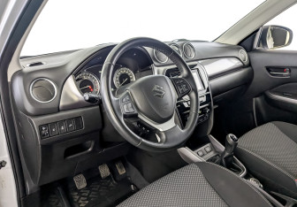 Подержанный автомобиль Suzuki Vitara 2021 года (16 фото)