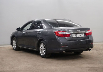 Подержанный автомобиль Toyota Camry Sedan 2012 года (7 фото)