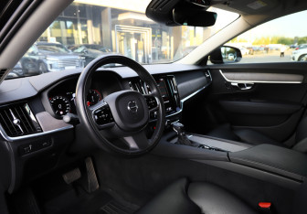 Подержанный автомобиль Volvo S90 2021 года (13 фото)