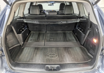 Подержанный автомобиль Toyota Highlander 2014 года (10 фото)