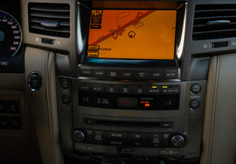 Подержанный автомобиль Lexus LX 2011 года (19 фото)