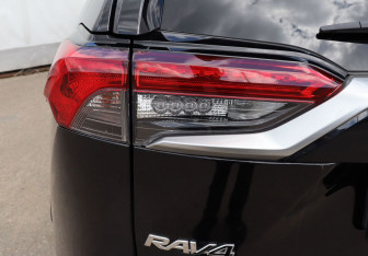 Подержанный автомобиль Toyota RAV4 2020 года (22 фото)
