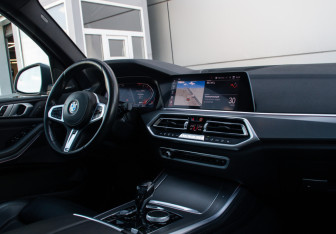 Подержанный автомобиль BMW X5 2019 года (11 фото)