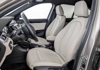 Подержанный автомобиль BMW X1 2022 года (20 фото)