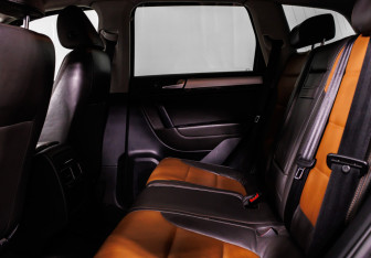 Подержанный автомобиль Volkswagen Touareg 2010 года (12 фото)