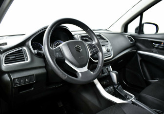 Подержанный автомобиль Suzuki SX4 Hatchback 2019 года (11 фото)