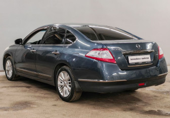 Подержанный автомобиль Nissan Teana 2012 года (7 фото)