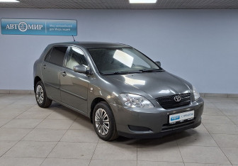 Подержанный автомобиль Toyota Corolla Hatchback 2004 года (3 фото)