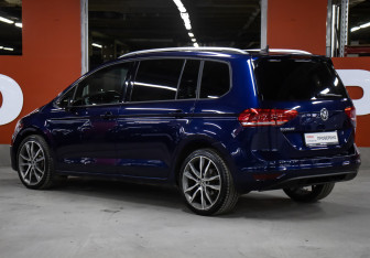 Подержанный автомобиль Volkswagen Touran 2019 года (7 фото)