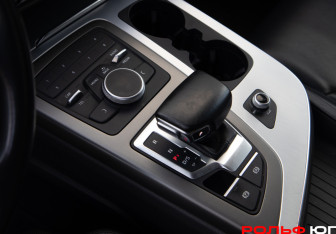 Подержанный автомобиль Audi Q7 2015 года (20 фото)