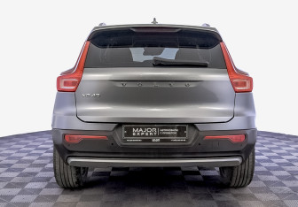Подержанный автомобиль Volvo XC40 2018 года (6 фото)