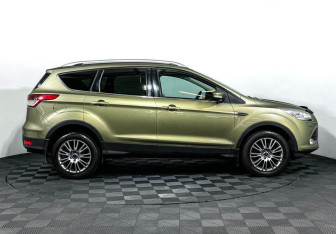 Подержанный автомобиль Ford Kuga 2013 года (4 фото)