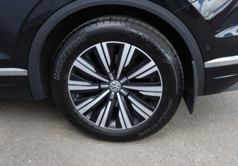Подержанный автомобиль Volkswagen Touareg 2020 года (9 фото)