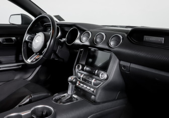 Подержанный автомобиль Ford Mustang Coupe 2021 года (9 фото)