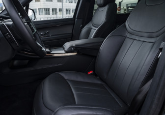 Подержанный автомобиль Land Rover Range Rover Sport 2025 года (15 фото)