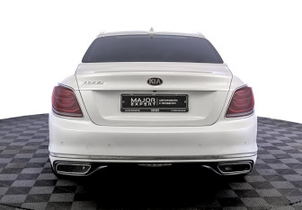 Подержанный автомобиль Kia K900 2019 года (6 фото)