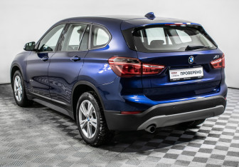 Подержанный автомобиль BMW X1 2017 года (7 фото)