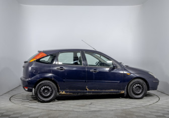 Подержанный автомобиль Ford Focus Sedan 2003 года (4 фото)