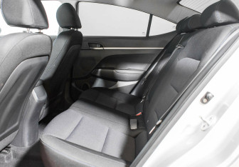 Подержанный автомобиль Hyundai Elantra Sedan 2016 года (14 фото)
