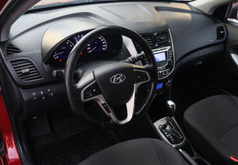 Подержанный автомобиль Hyundai Solaris Hatchback 2013 года (11 фото)