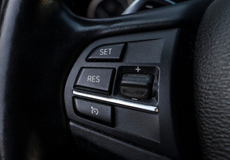 Подержанный автомобиль BMW X4 2015 года (18 фото)