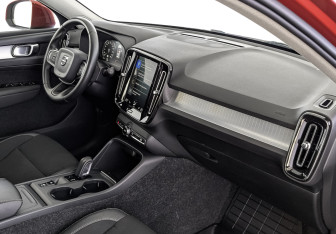 Подержанный автомобиль Volvo XC40 2019 года (13 фото)