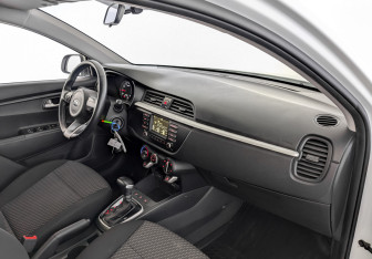 Подержанный автомобиль Kia Rio Sedan 2020 года (11 фото)