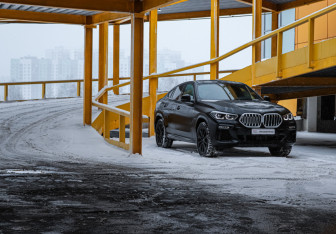 Подержанный автомобиль BMW X6 2021 года (18 фото)