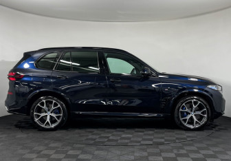 Подержанный автомобиль BMW X5 2025 года (6 фото)