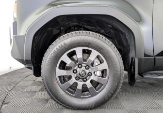 Подержанный автомобиль Toyota Land Cruiser Prado 2024 года (18 фото)