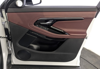 Подержанный автомобиль Land Rover Range Rover Evoque 2023 года (24 фото)