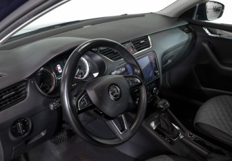 Подержанный автомобиль Skoda Octavia Liftback 2017 года (7 фото)