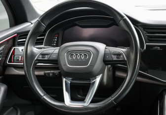 Подержанный автомобиль Audi Q7 2020 года (17 фото)