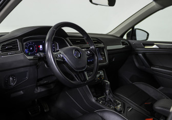 Подержанный автомобиль Volkswagen Tiguan 2019 года (9 фото)