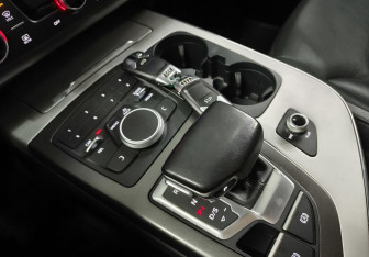 Подержанный автомобиль Audi Q7 2015 года (16 фото)