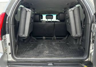 Подержанный автомобиль Toyota Land Cruiser Prado 2003 года (15 фото)