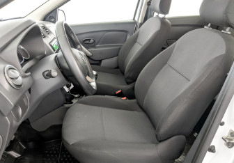 Подержанный автомобиль Renault Sandero 2021 года (20 фото)