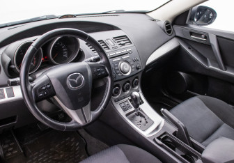 Подержанный автомобиль Mazda 3 Hatchback 2009 года (9 фото)