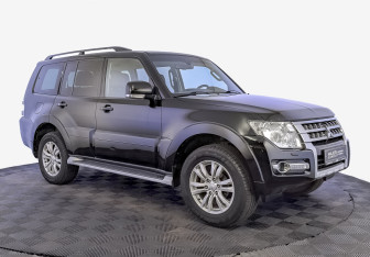 Подержанный автомобиль Mitsubishi Pajero 2015 года (3 фото)