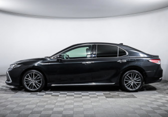 Подержанный автомобиль Toyota Camry Sedan 2023 года (8 фото)
