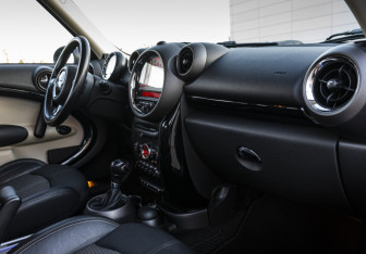 Подержанный автомобиль MINI Countryman 2012 года (16 фото)