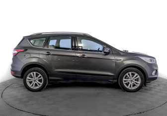 Подержанный автомобиль Ford Kuga 2018 года (3 фото)