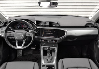 Подержанный автомобиль Audi Q3 2021 года (14 фото)