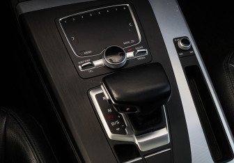Подержанный автомобиль Audi Q5 2019 года (17 фото)