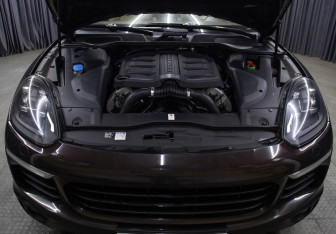 Подержанный автомобиль Porsche Cayenne 2016 года (9 фото)