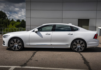 Подержанный автомобиль Volvo S90 2021 года (8 фото)