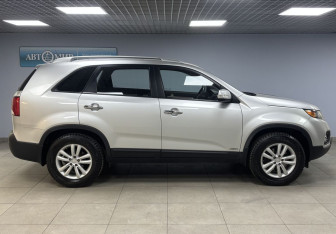 Подержанный автомобиль Kia Sorento 2012 года (4 фото)
